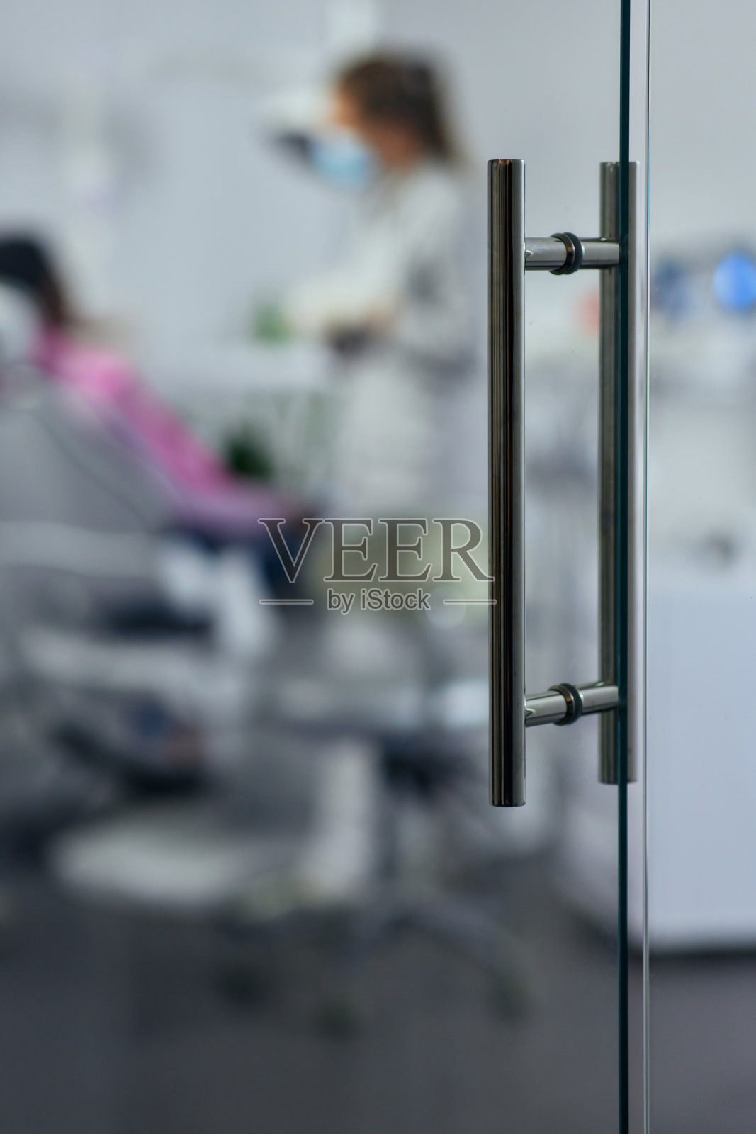 牙科诊所玻璃门照片摄影图片