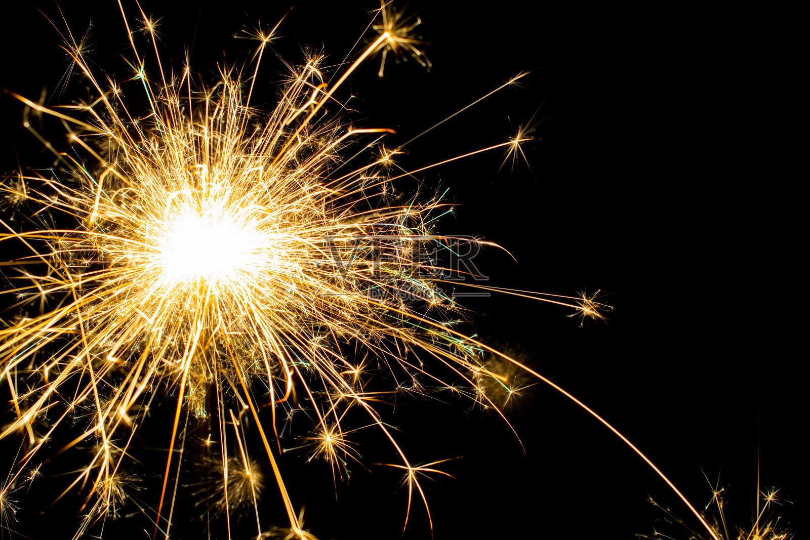 烟花,火花在黑色的背景。照片摄影图片