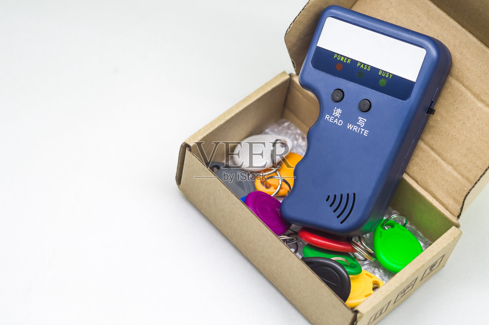 磁关键的程序员。复制对讲机键。小型企业的电子设备。选择性聚焦,复制空间照片摄影图片