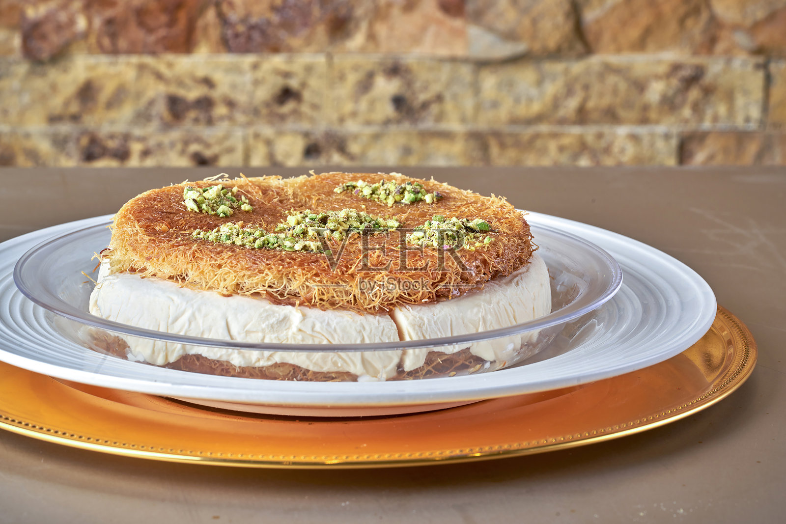 阿拉伯传统甜点——奶油奶酪开心果坚果照片摄影图片