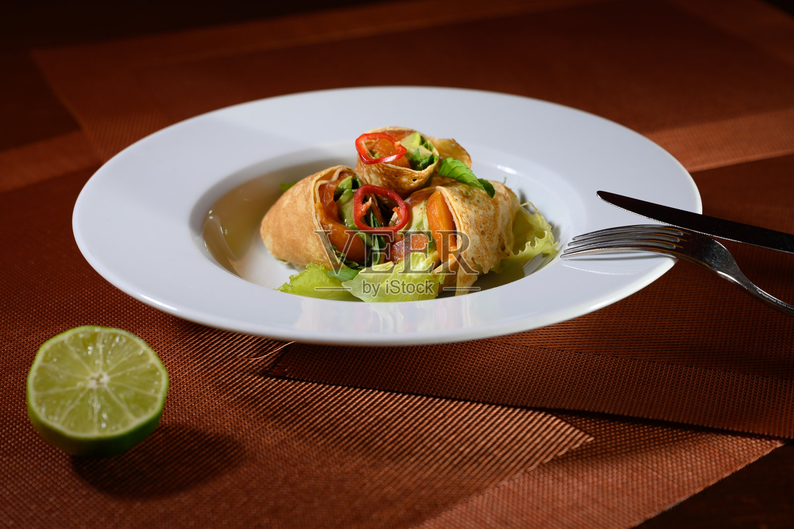 现代的春卷照片摄影图片