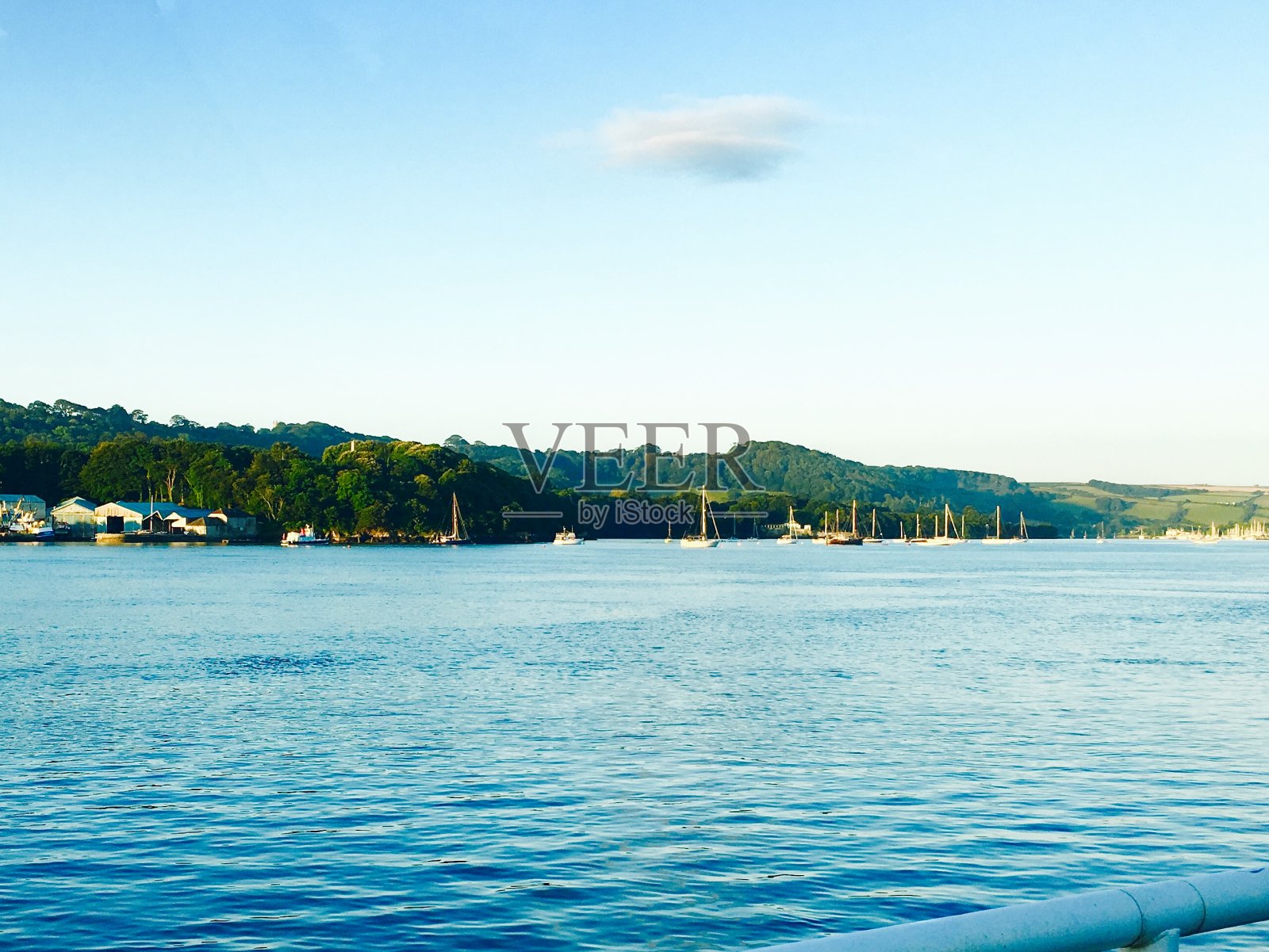 普利茅斯海峡平静的早晨照片摄影图片