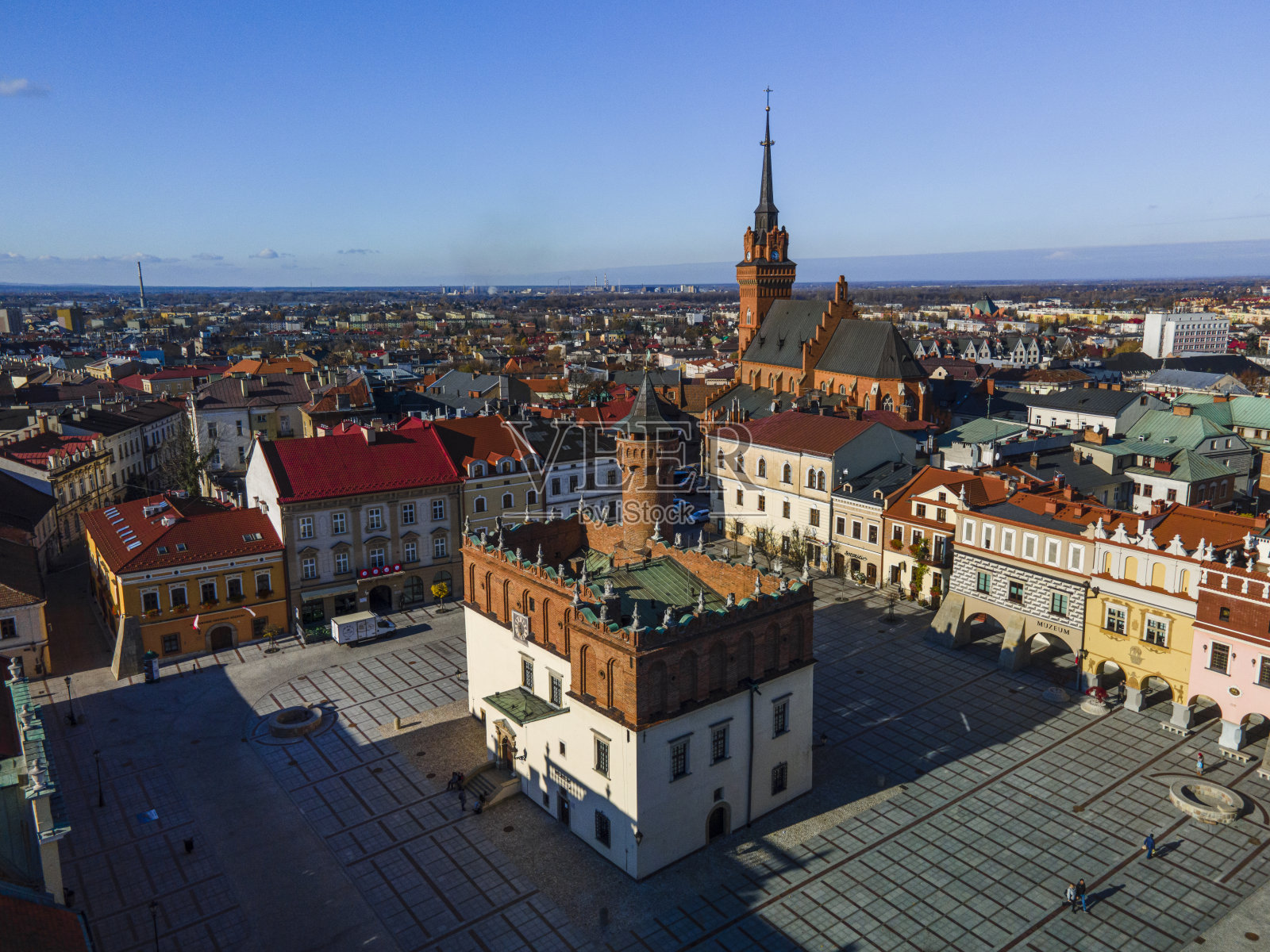 塔尔诺历史城市广场。空中无人机视图。波兰城市照片摄影图片