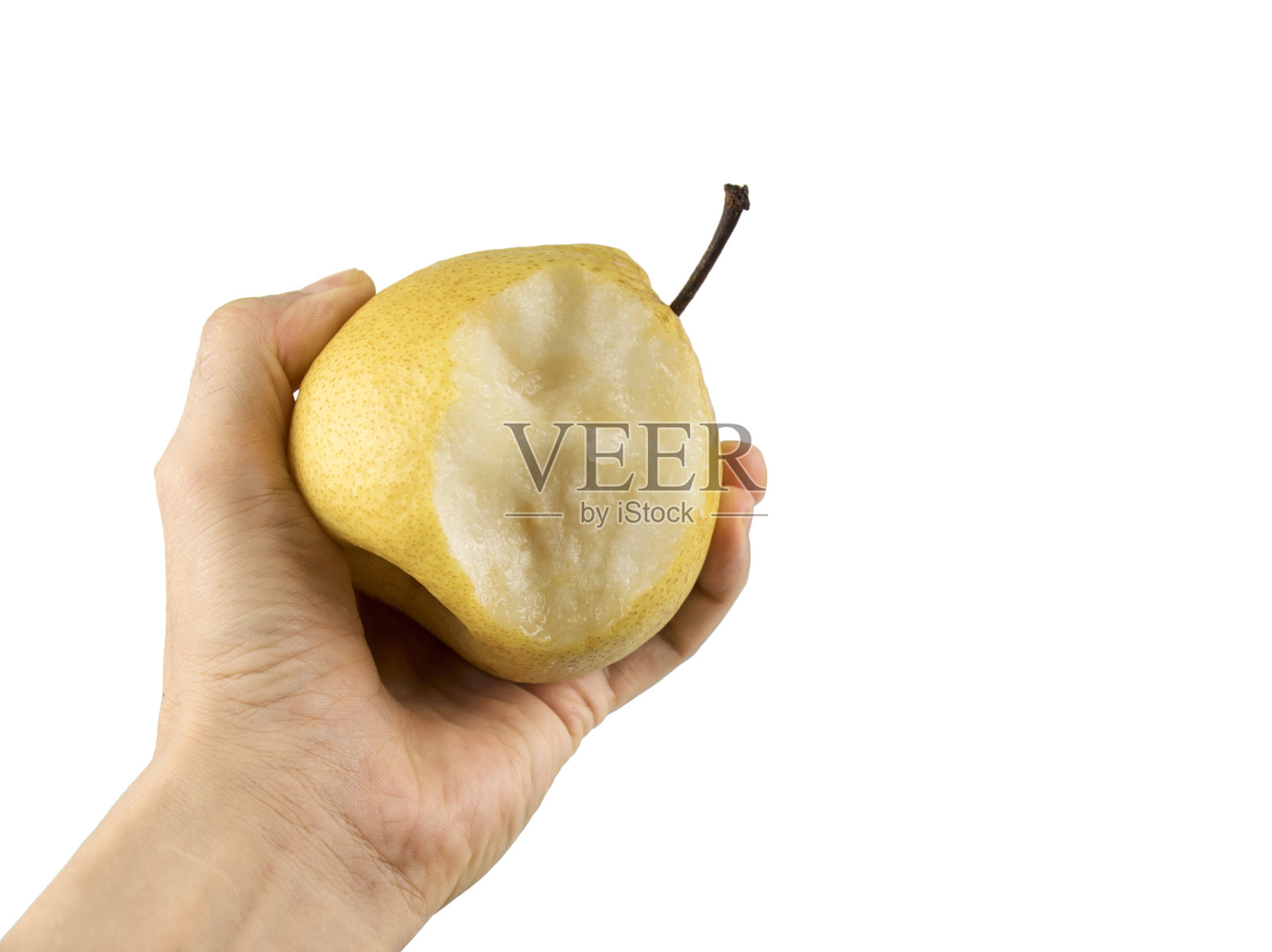 手拿中国梨或沙梨丢失咬孤立的白色背景与修剪路径。照片摄影图片