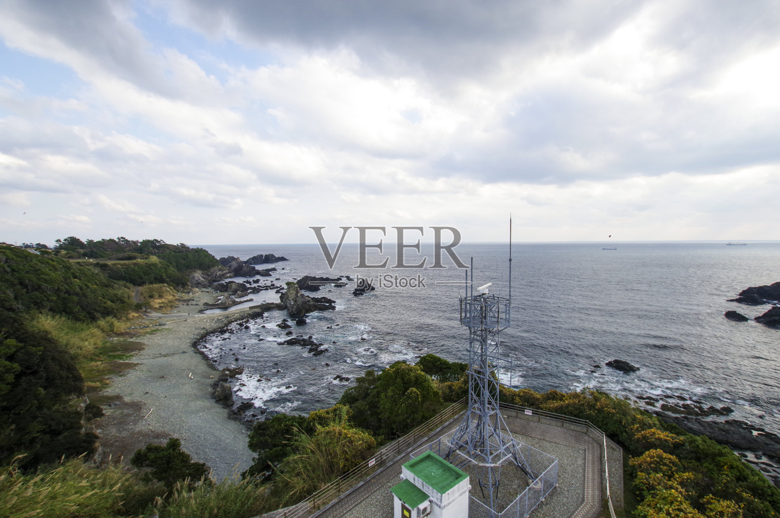 看着太平洋照片摄影图片