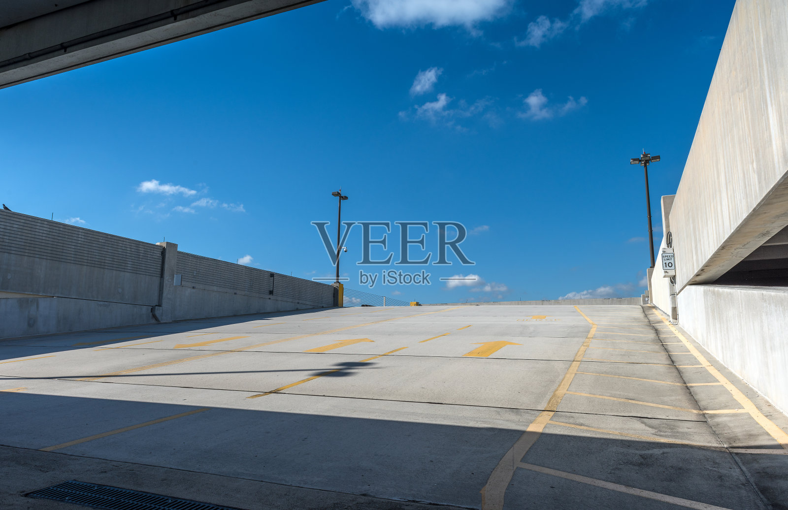 空中停车照片摄影图片