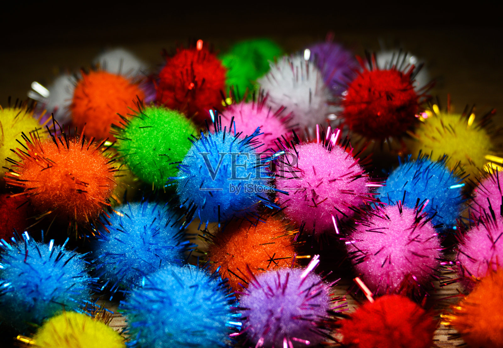 背景与彩色球。照片摄影图片