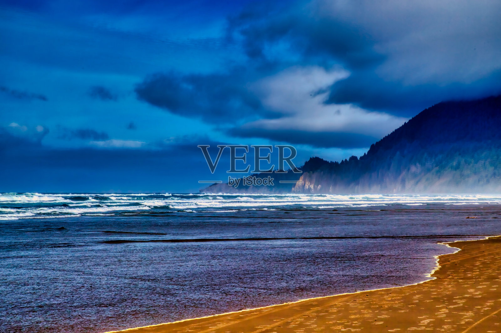 曼扎尼塔海滩和尼卡尼山照片摄影图片