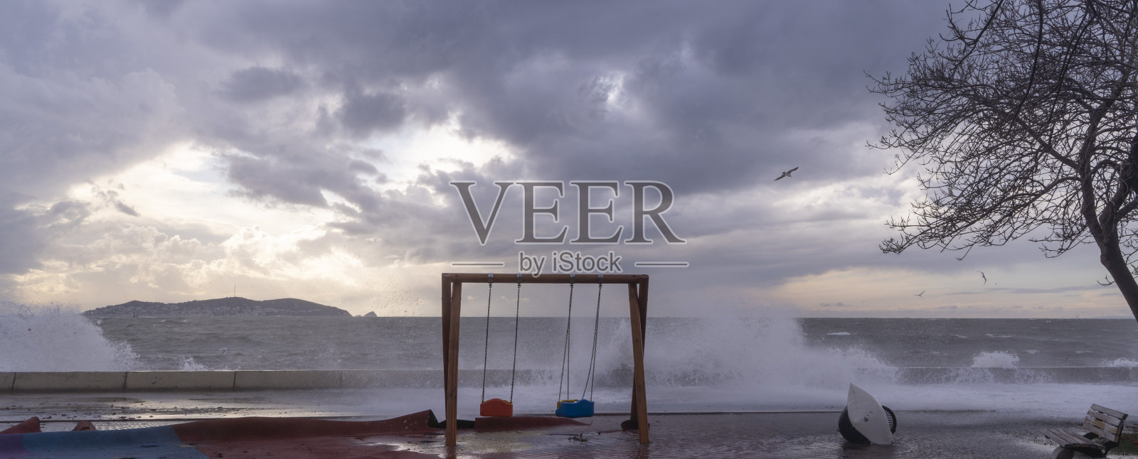 海滩上的强浪照片摄影图片