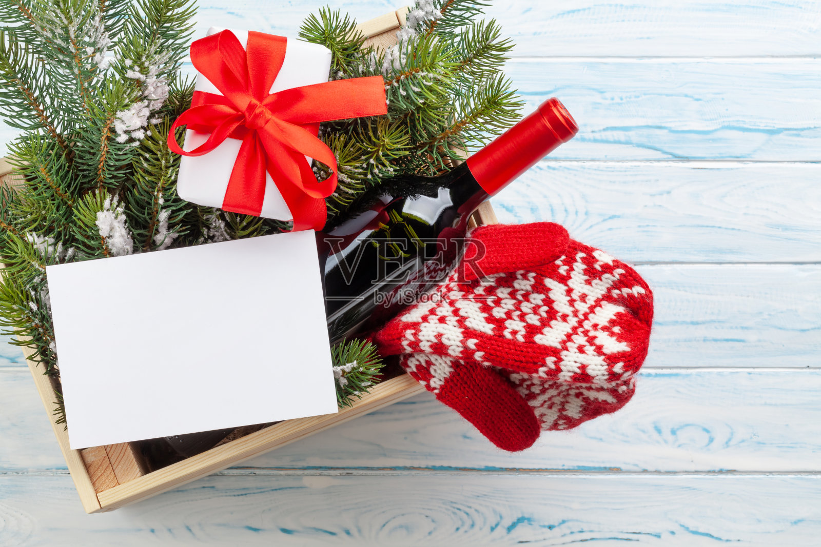 带香槟瓶的圣诞礼盒照片摄影图片