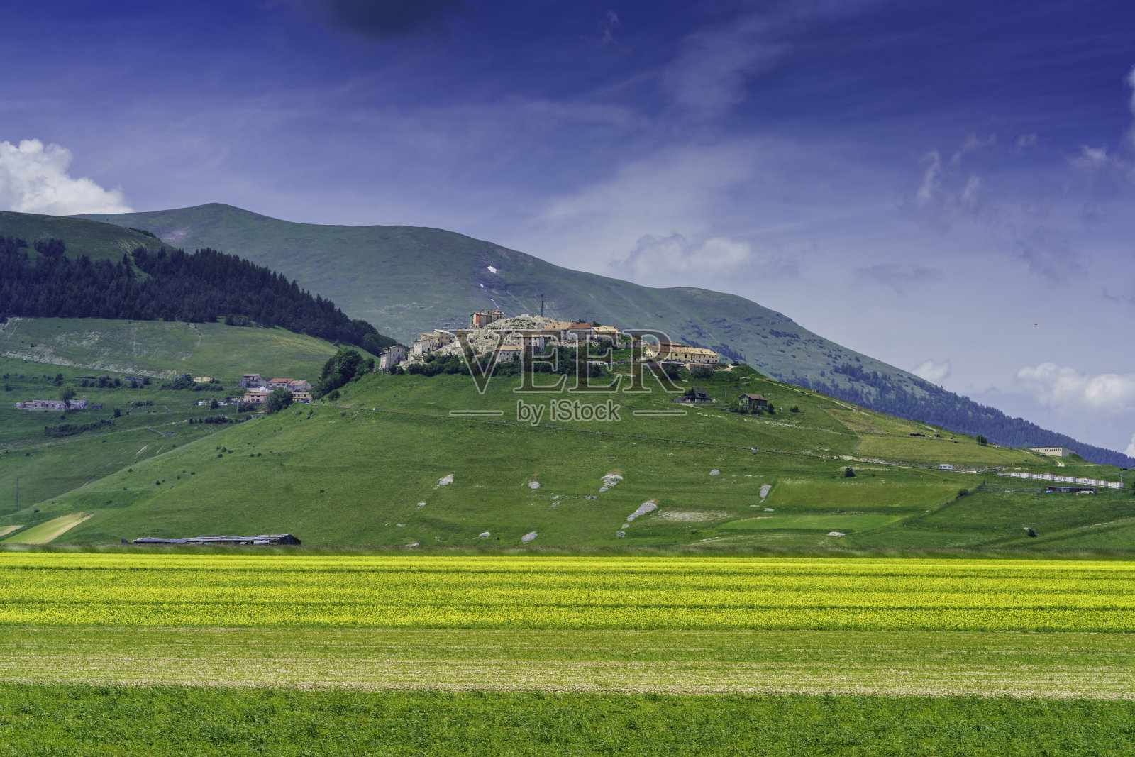 钢琴大di Castelluccio,山区和乡村景观照片摄影图片