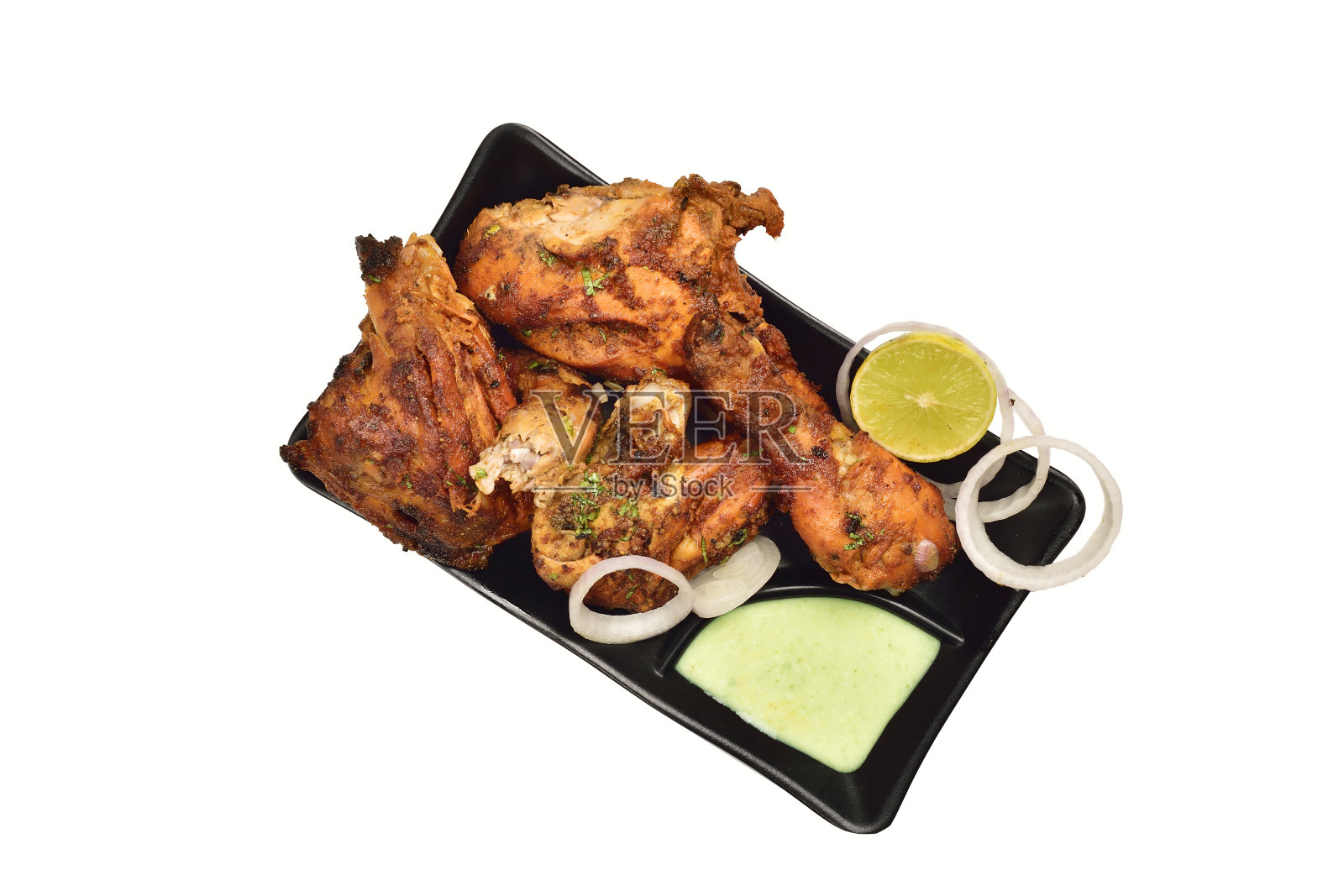 顶视图的唐杜里鸡在盘子孤立的白色背景与剪辑路径照片摄影图片