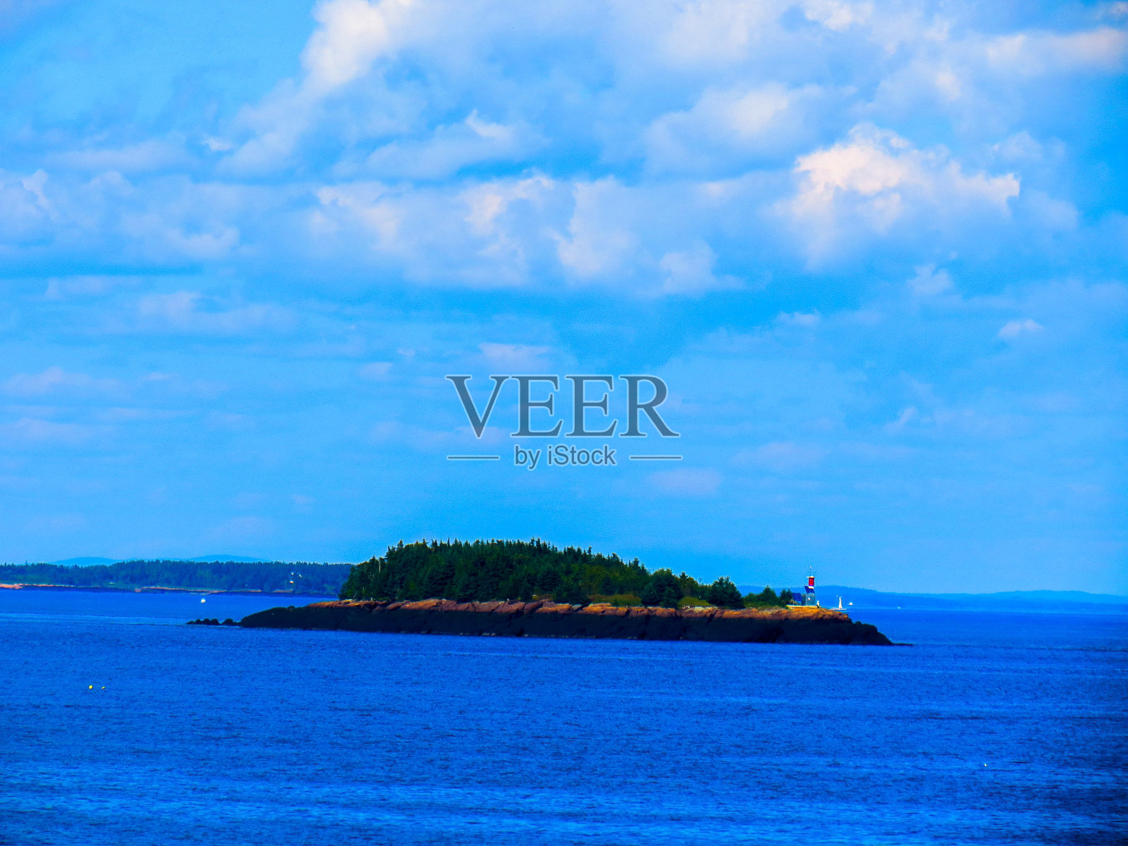 缅因州边缘的开放水域照片摄影图片