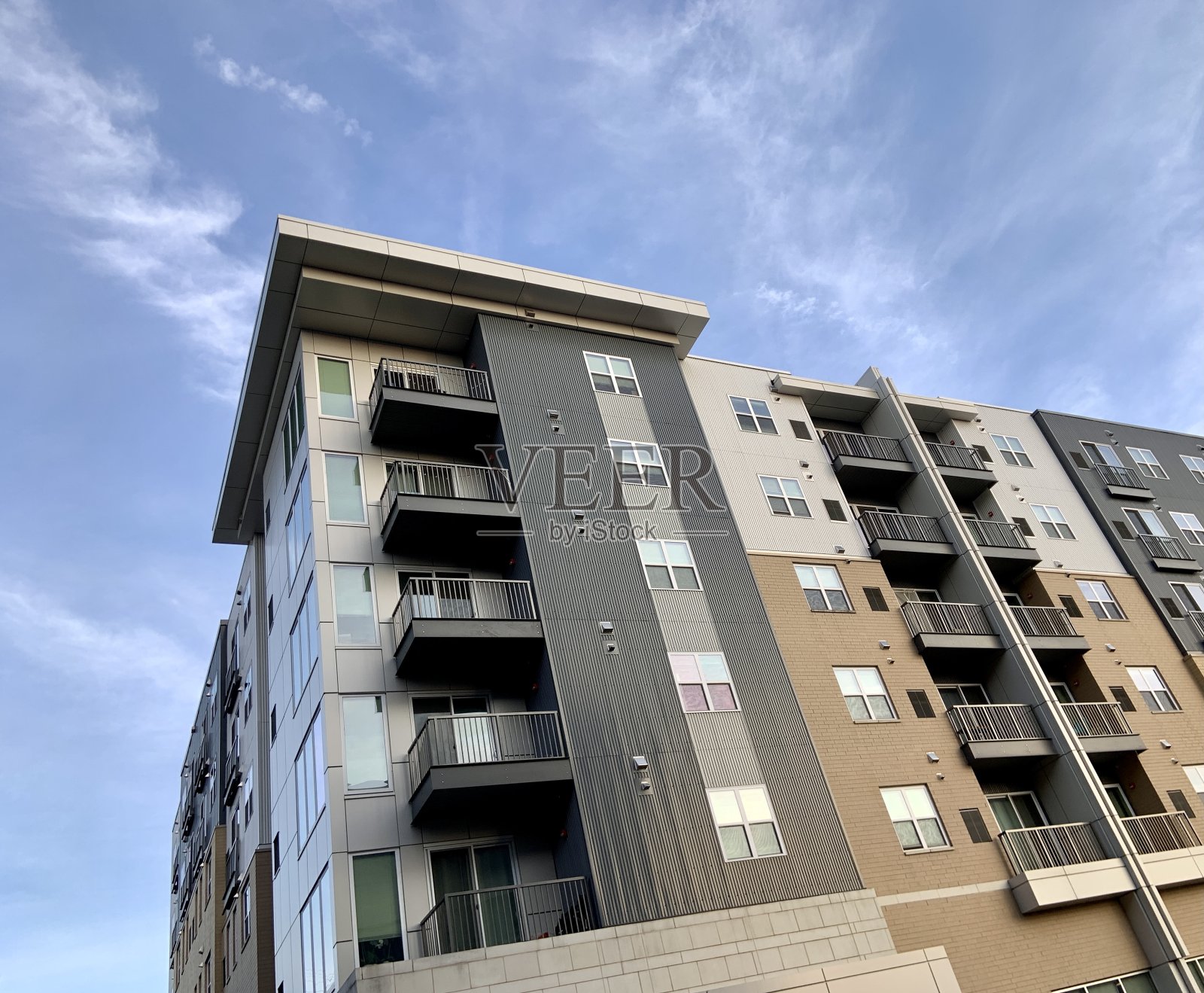 现代公寓楼照片摄影图片