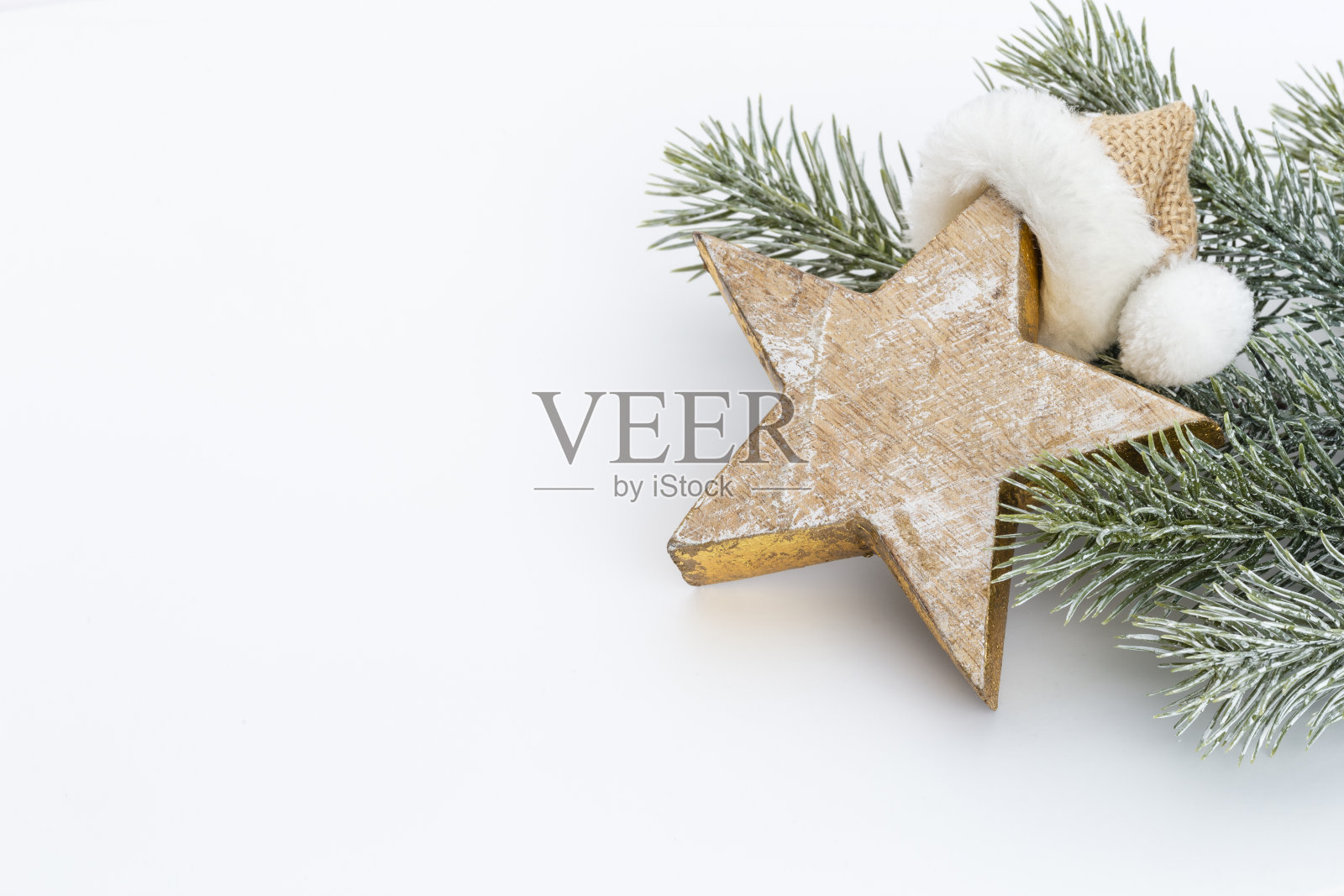 圣诞之星装饰在白色的背景。照片摄影图片