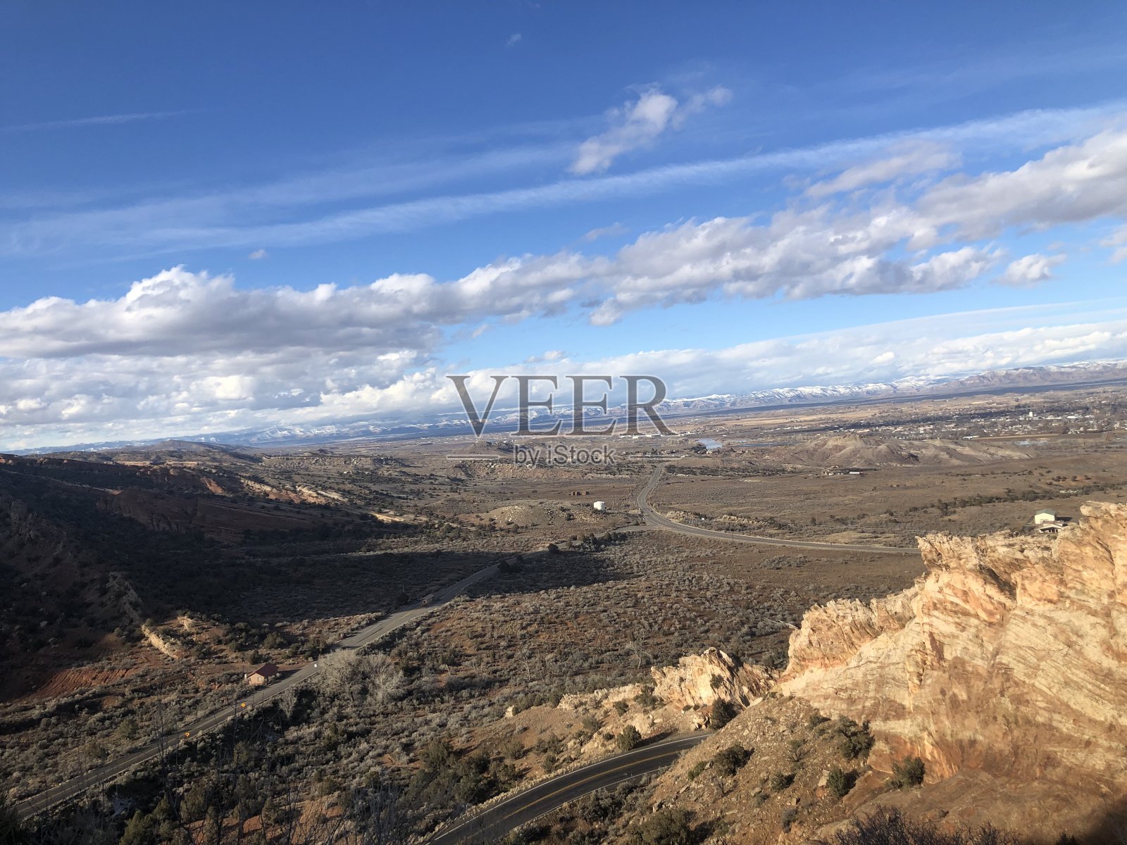 多云的一天照片摄影图片