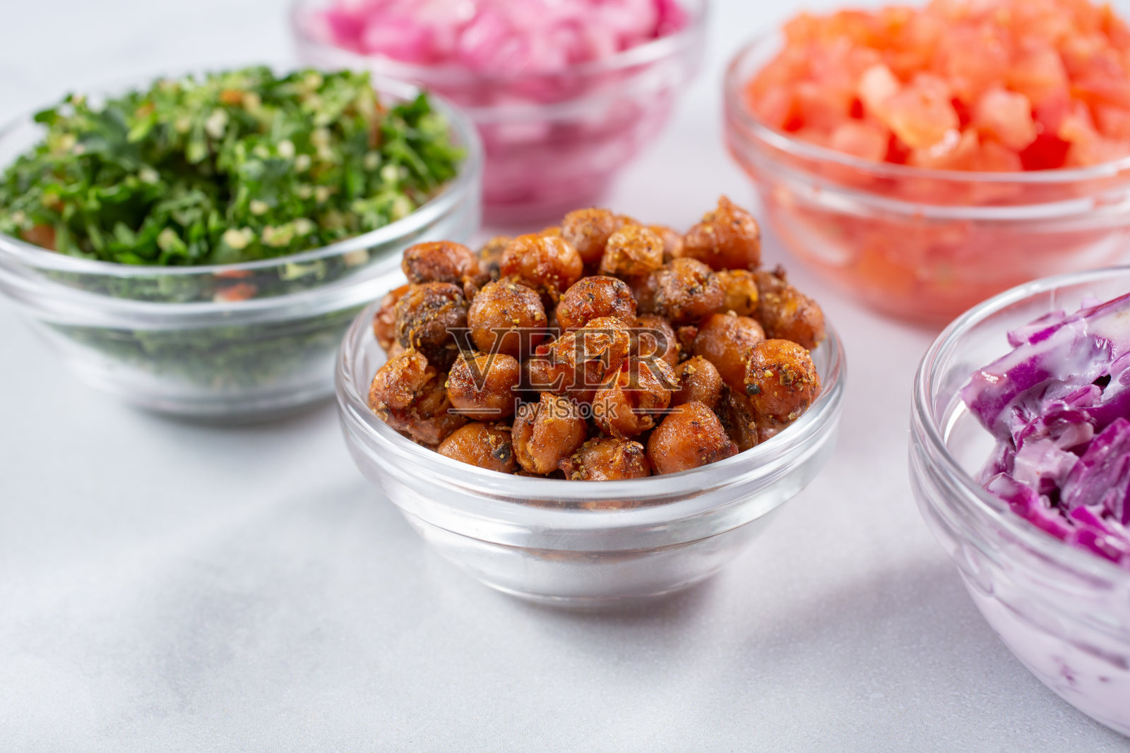 油炸鹰嘴豆杯照片摄影图片