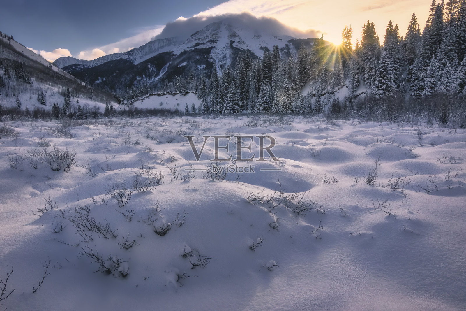 肯德尔山顶的日出照片摄影图片