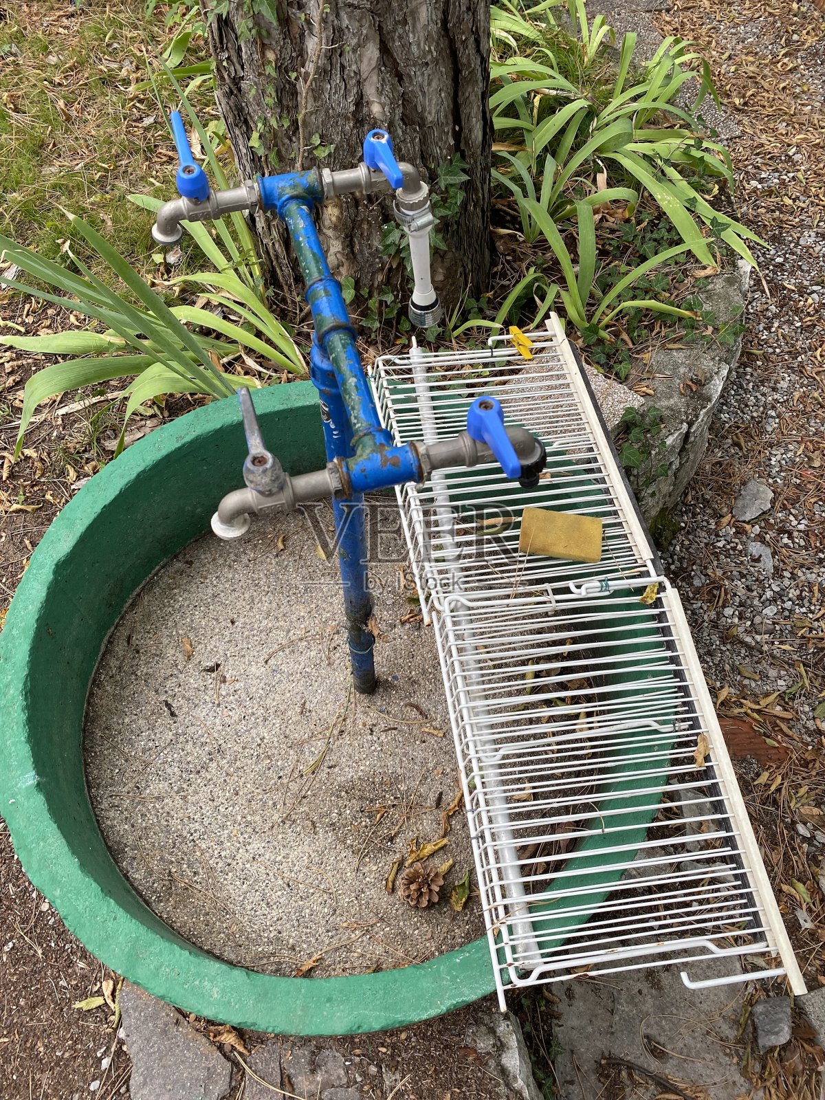 意大利物品在一个营地-水上的地方家具各种各样的对象照片摄影图片