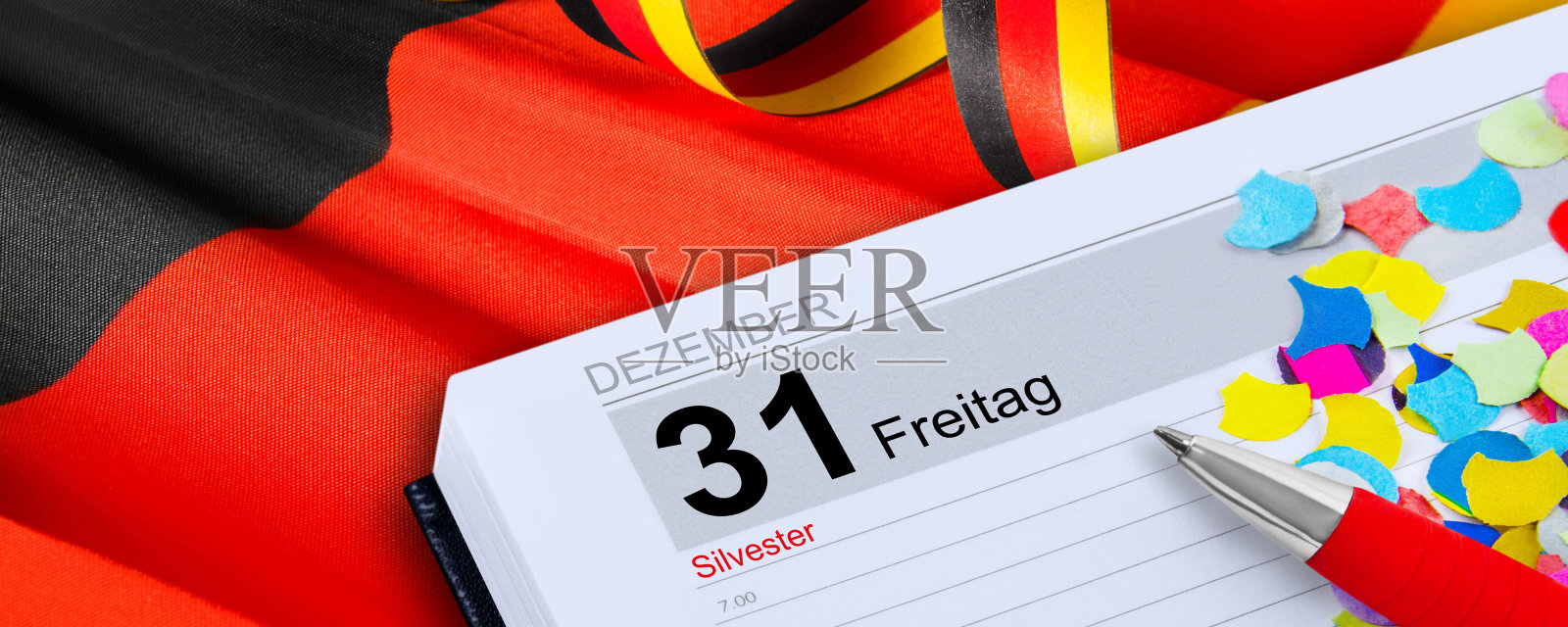 德国日历2021年12月31日新年前夕星期五,国旗和纸带照片摄影图片