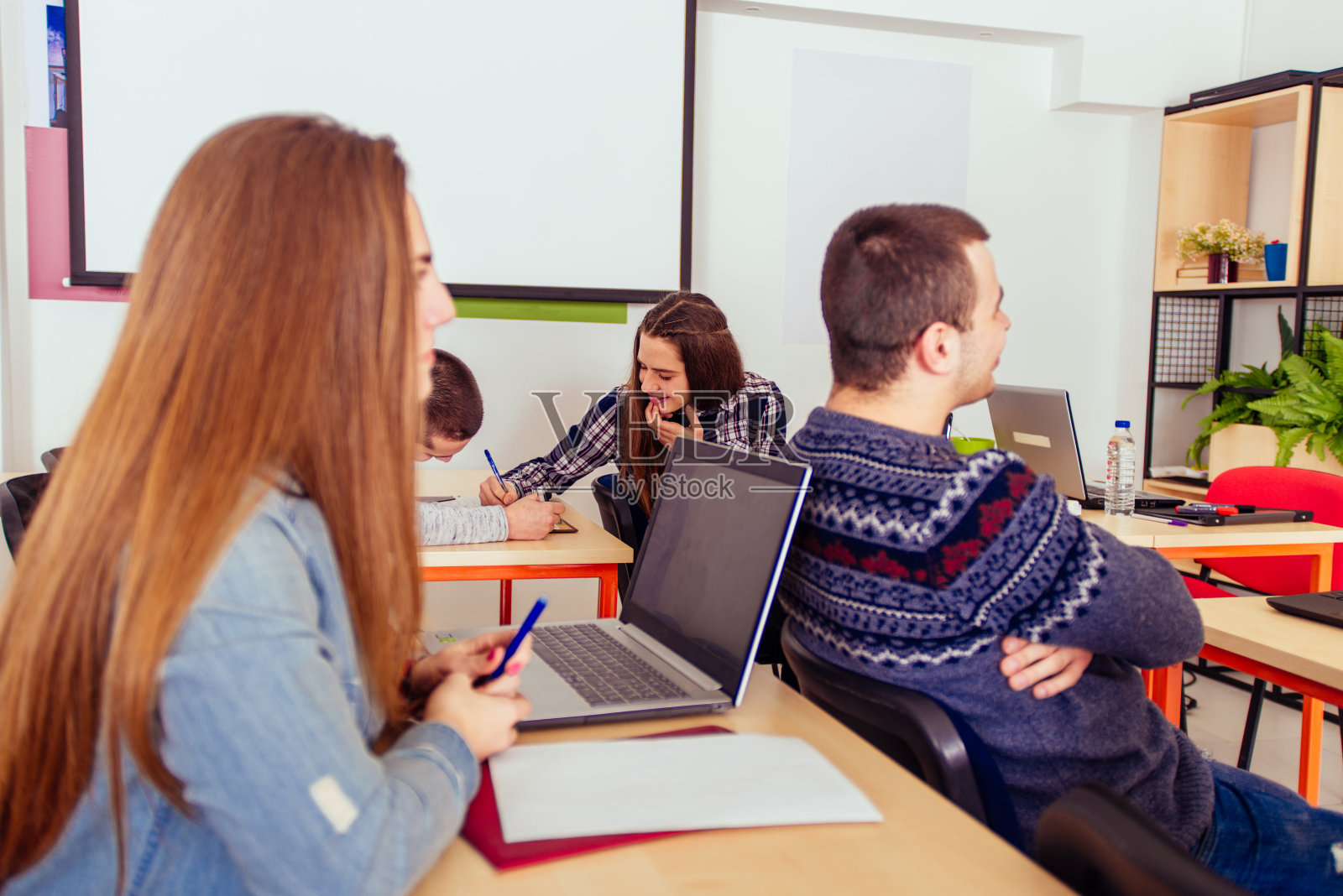 在校学习的学生照片摄影图片