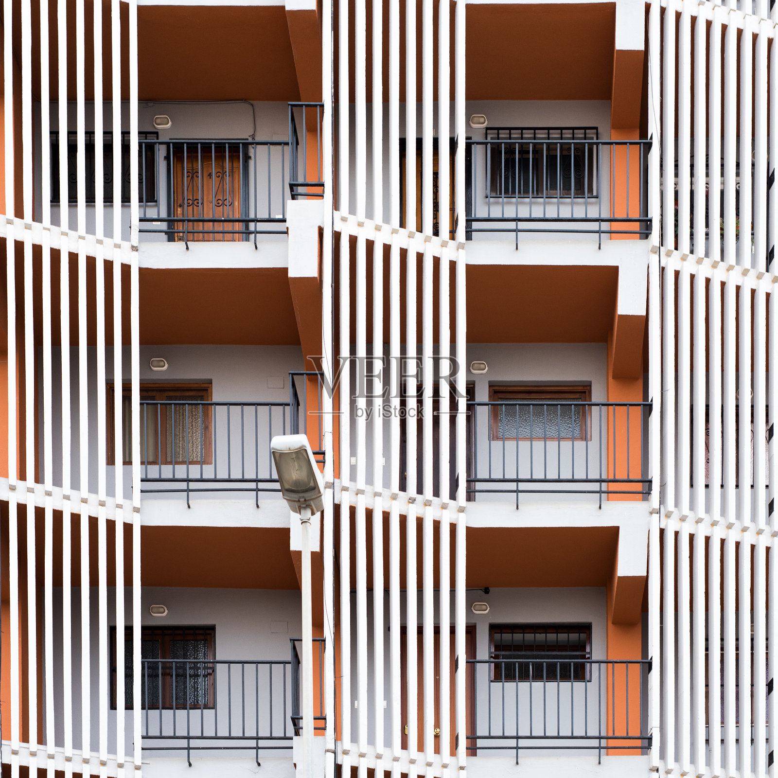 摩天大楼的一些楼层的方形照片。照片摄影图片