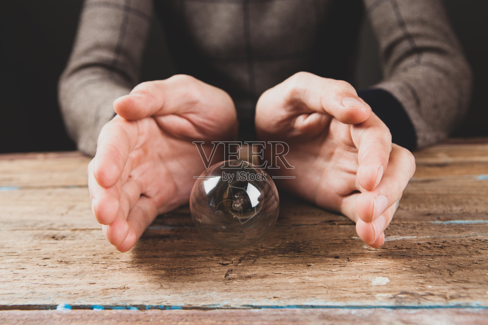 保护灯泡照片摄影图片