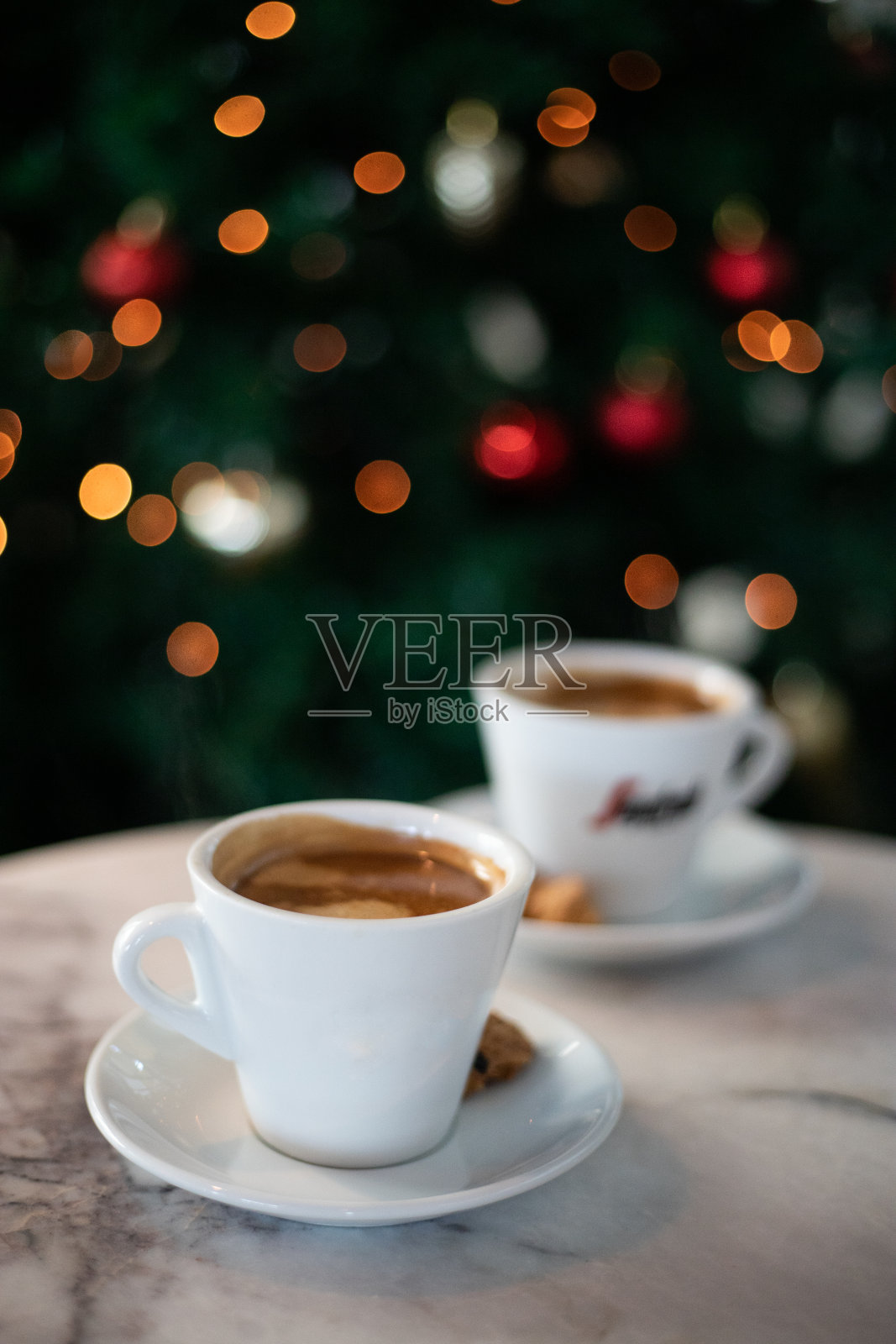 浓缩咖啡配小饼干照片摄影图片