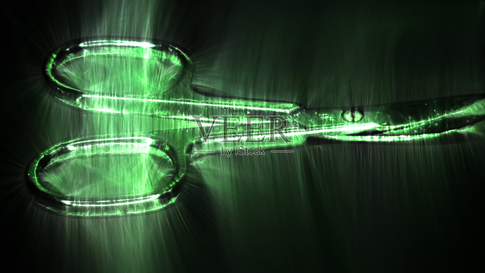 Kirlian发光单小金属剪刀与彩色光环。照片摄影图片