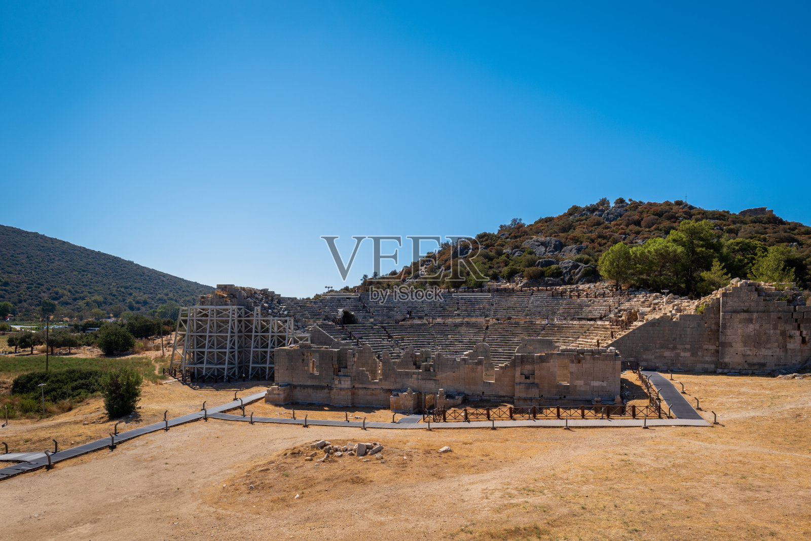 帕塔拉,土耳其的古代考古遗址及其圆形剧场。帕塔拉古城遗址,吕西亚联盟的首都照片摄影图片