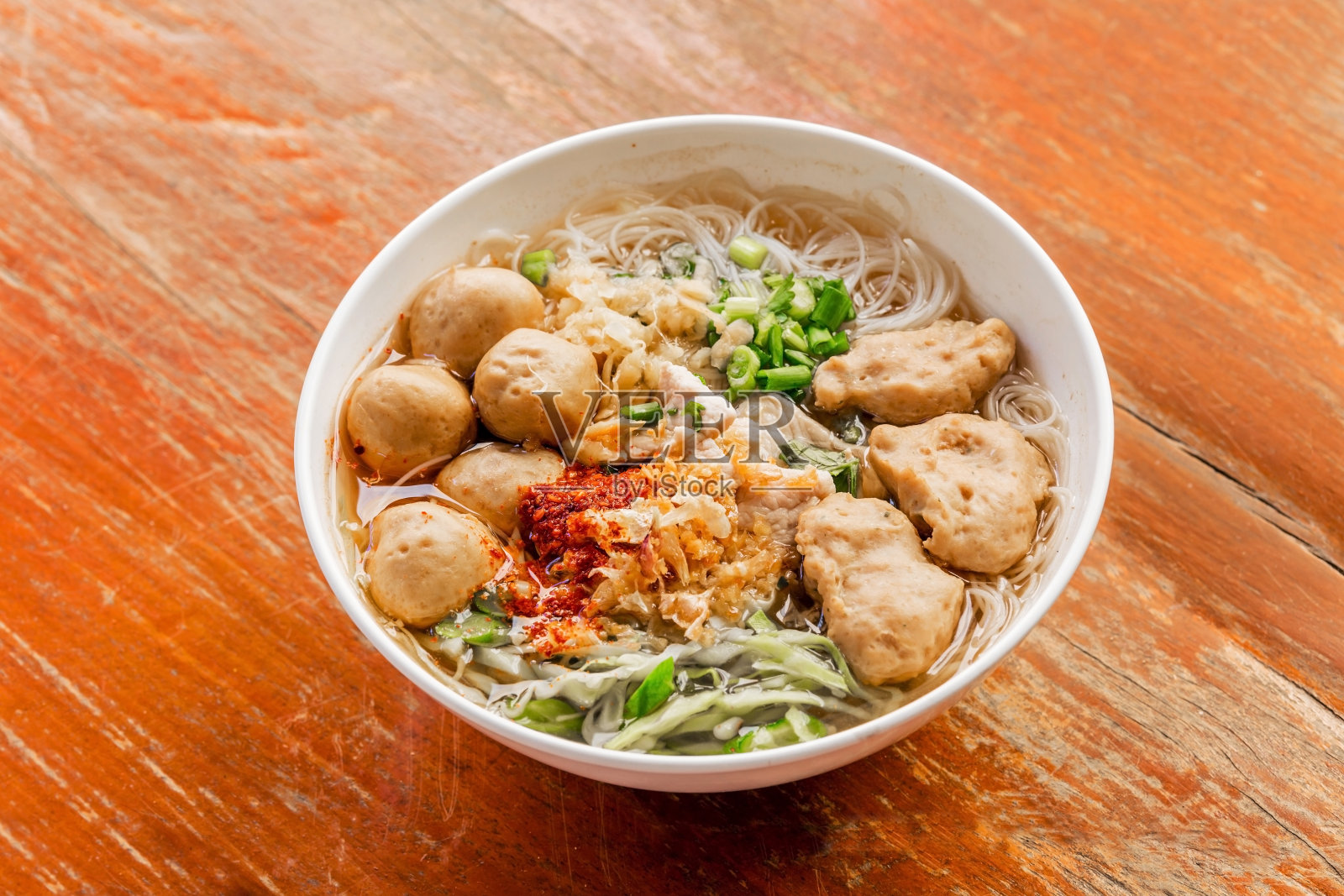 猪肉丸面汤照片摄影图片