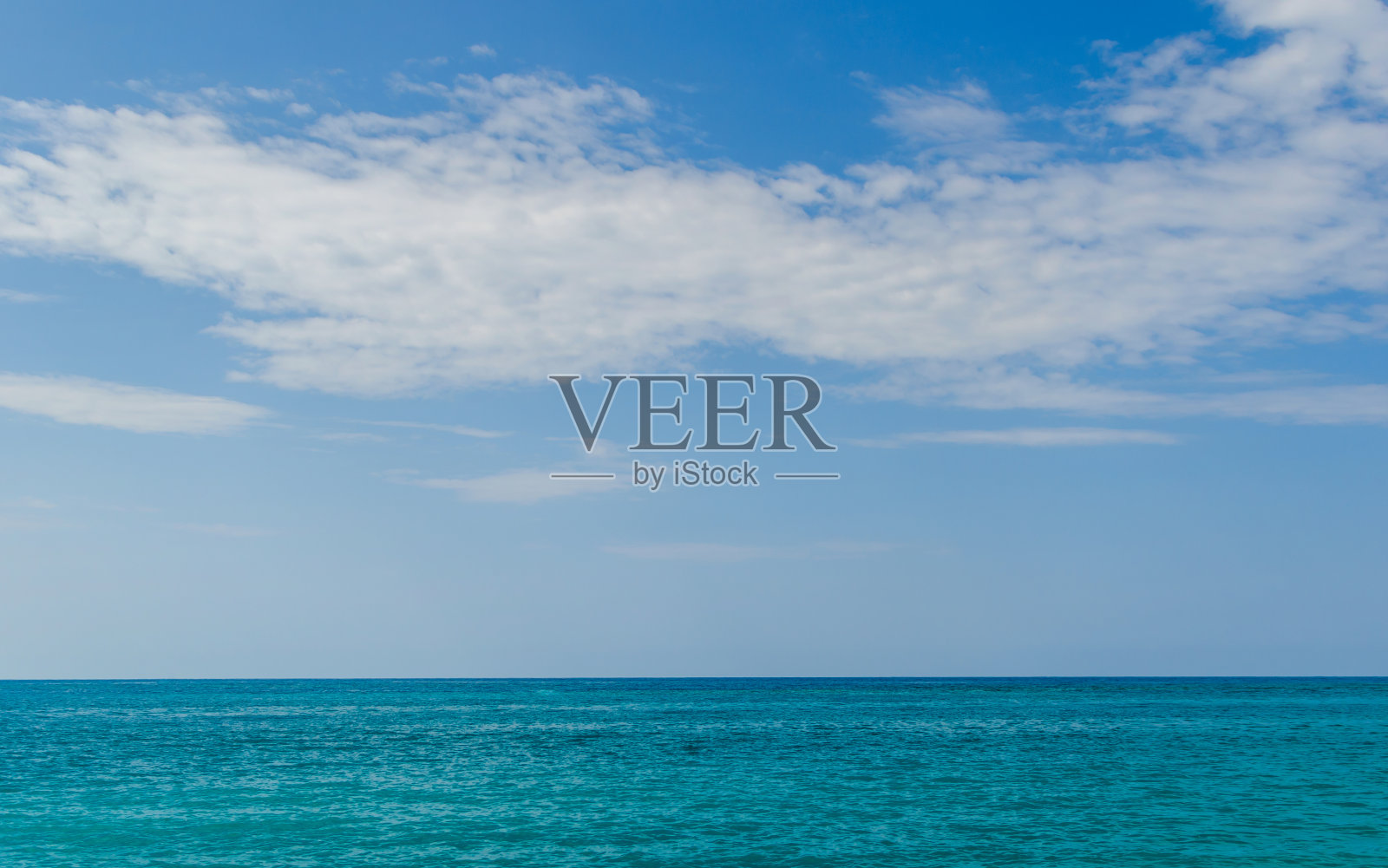 美丽的海景和蓝天。自然的组成照片摄影图片