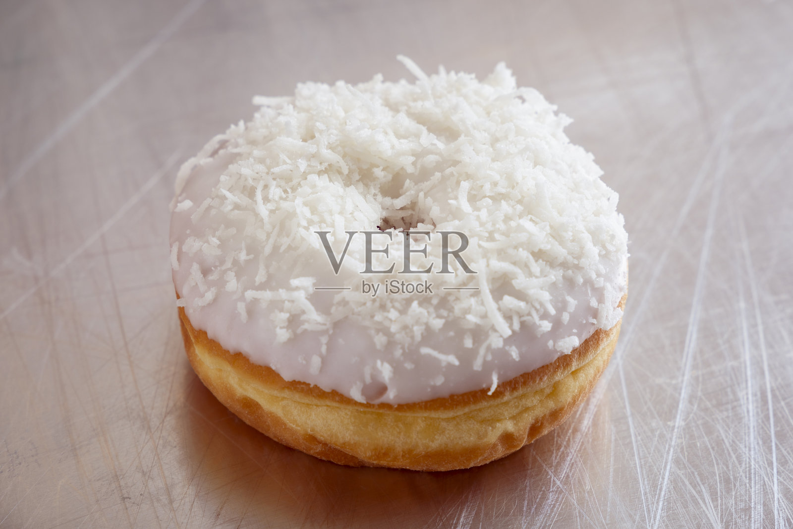 椰子洒甜甜圈照片摄影图片