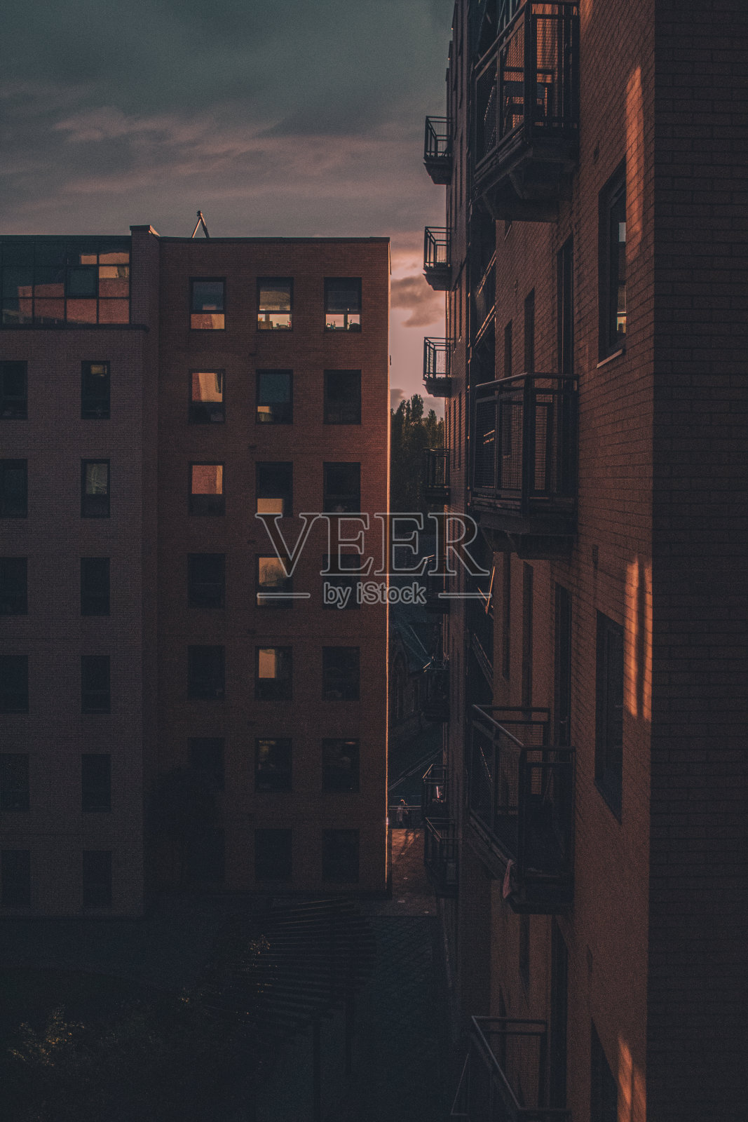 有些地方的日落照片摄影图片