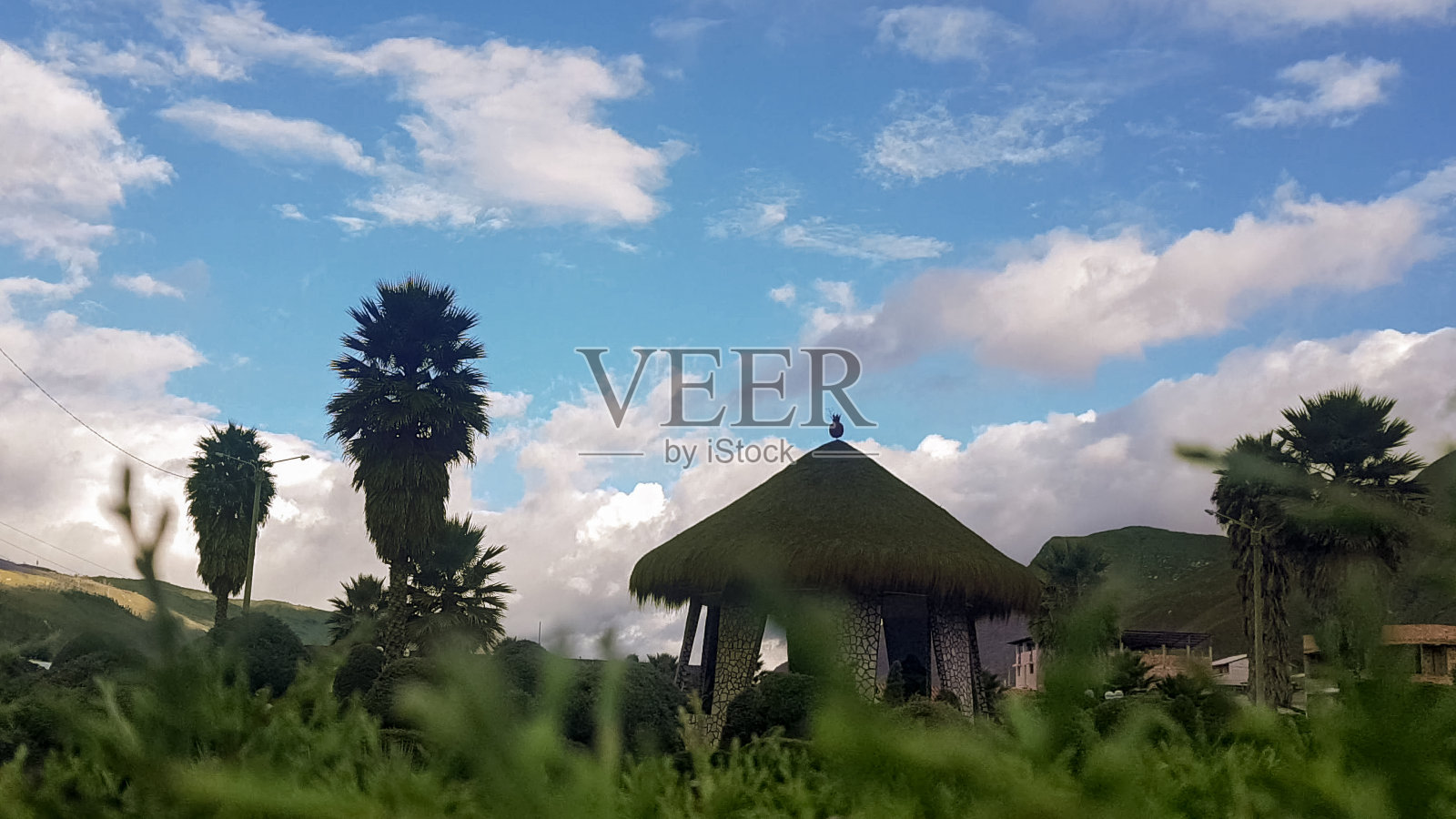 茅草屋,蓝天照片摄影图片