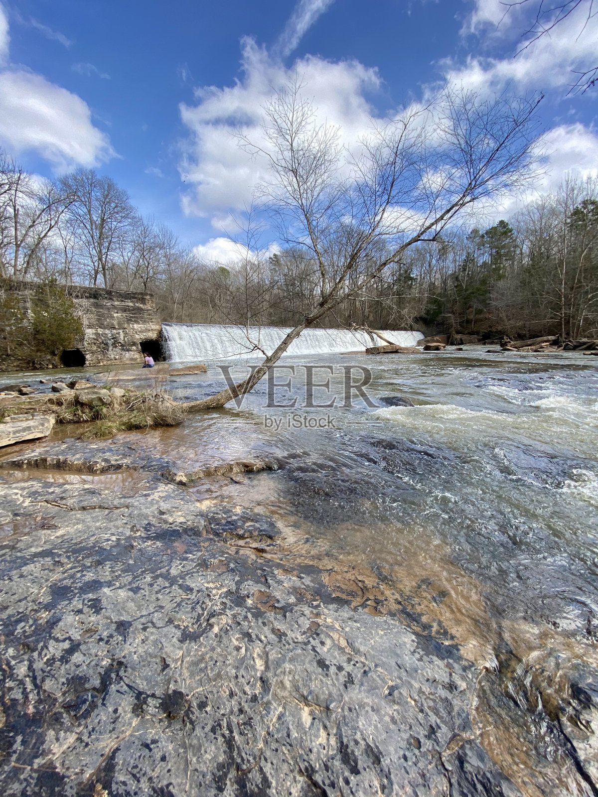 山中的瀑布照片摄影图片