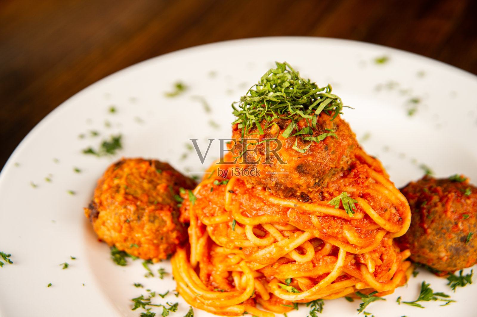 意大利面条和肉丸照片摄影图片