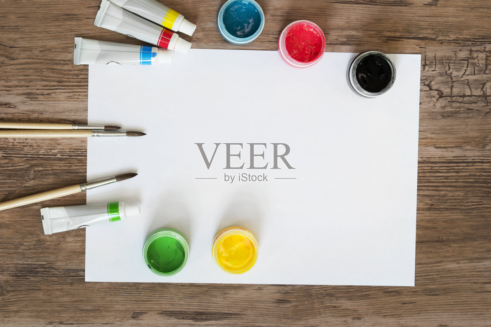 在木材背景上绘制设备照片摄影图片