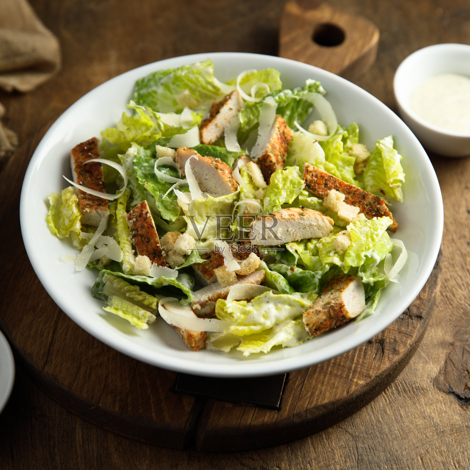凯撒鸡肉沙拉照片摄影图片