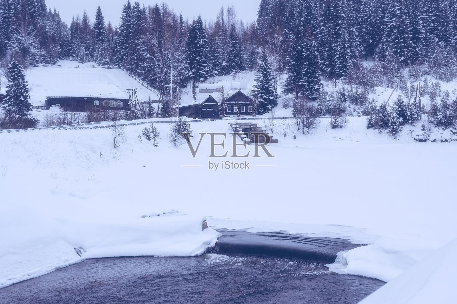 冬天的俄罗斯村庄照片摄影图片