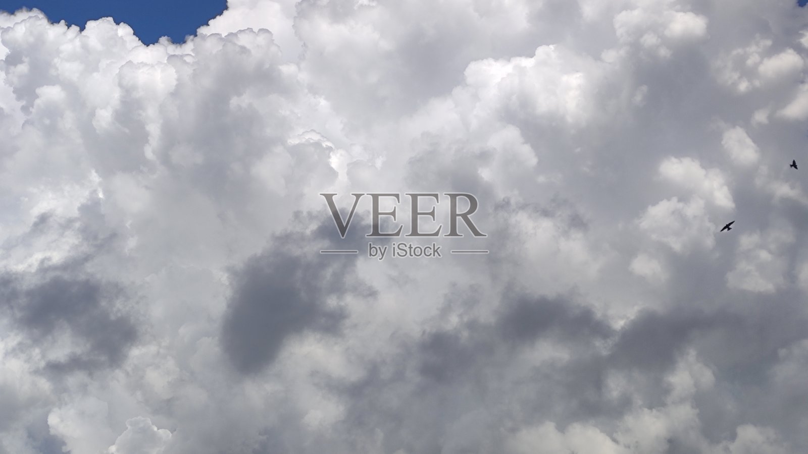 多云的天空照片。酷的背景。照片摄影图片