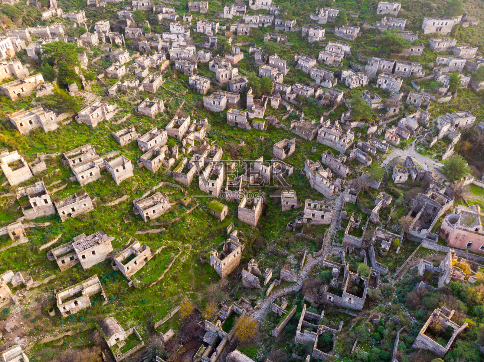 土耳其Kayakoy村的古希腊废墟鸟瞰图照片摄影图片