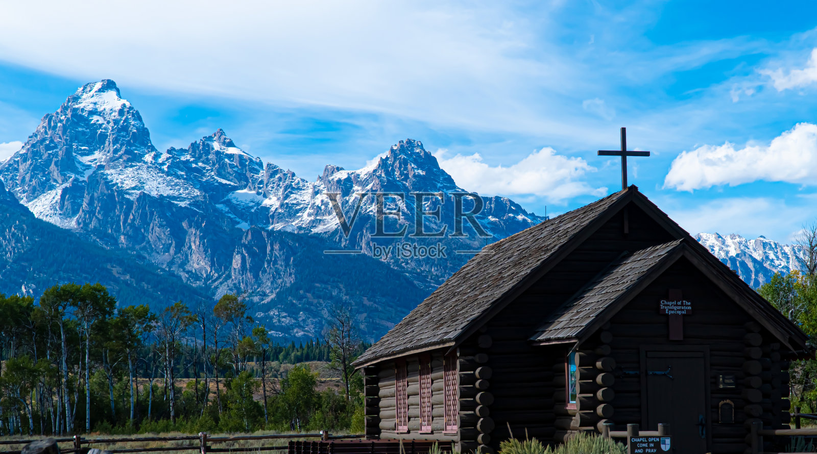 山上的老教堂照片摄影图片