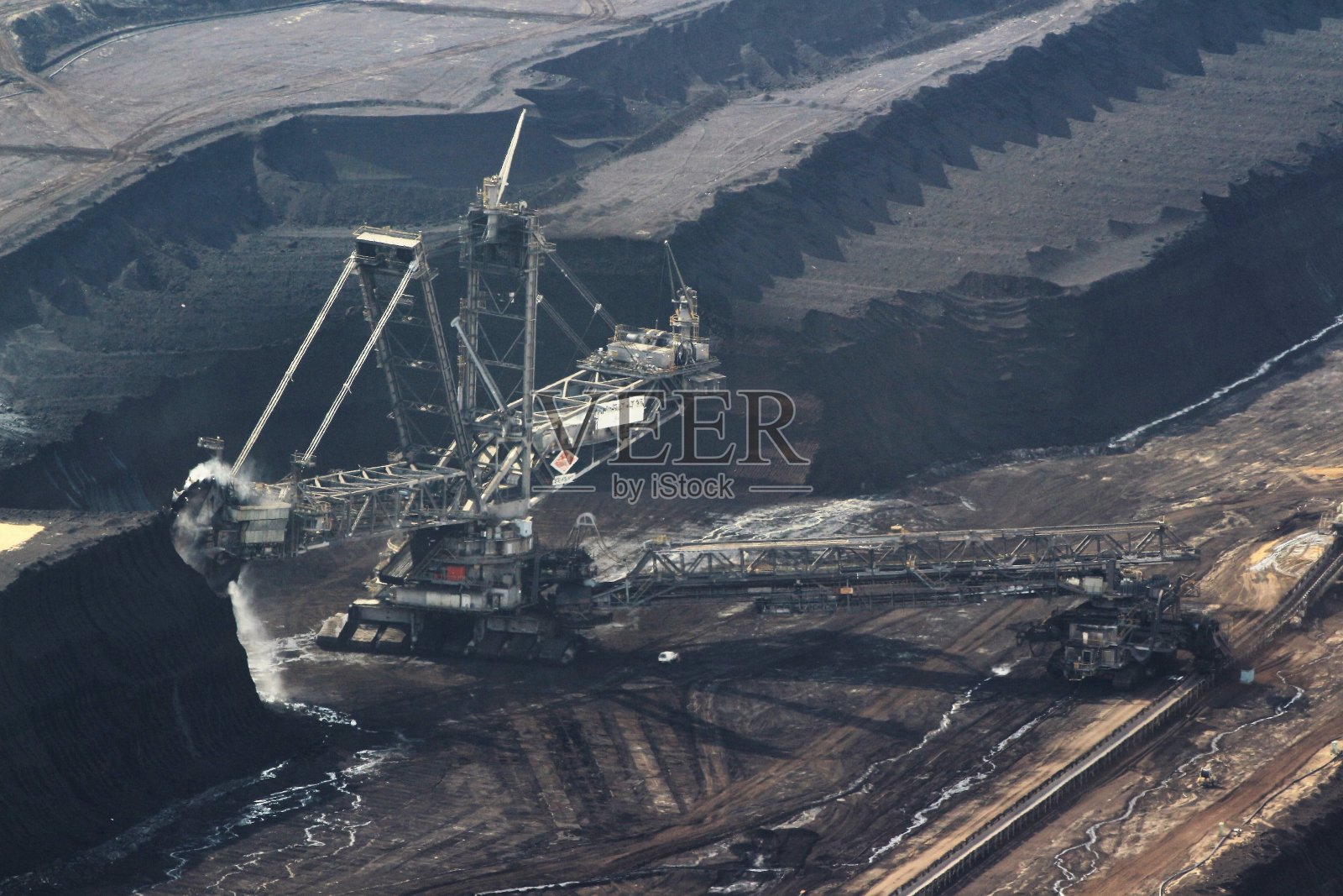 莱茵兰科尔本附近的Hambach露天煤矿照片摄影图片