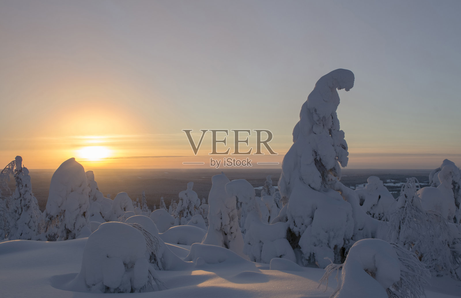 芬兰拉普兰的北极日落照片摄影图片