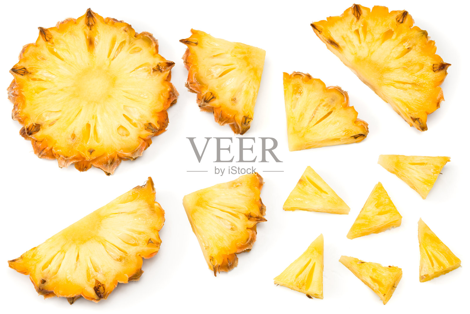 切片菠萝孤立在白色背景上。异国情调的水果。剪切路径。俯视图照片摄影图片