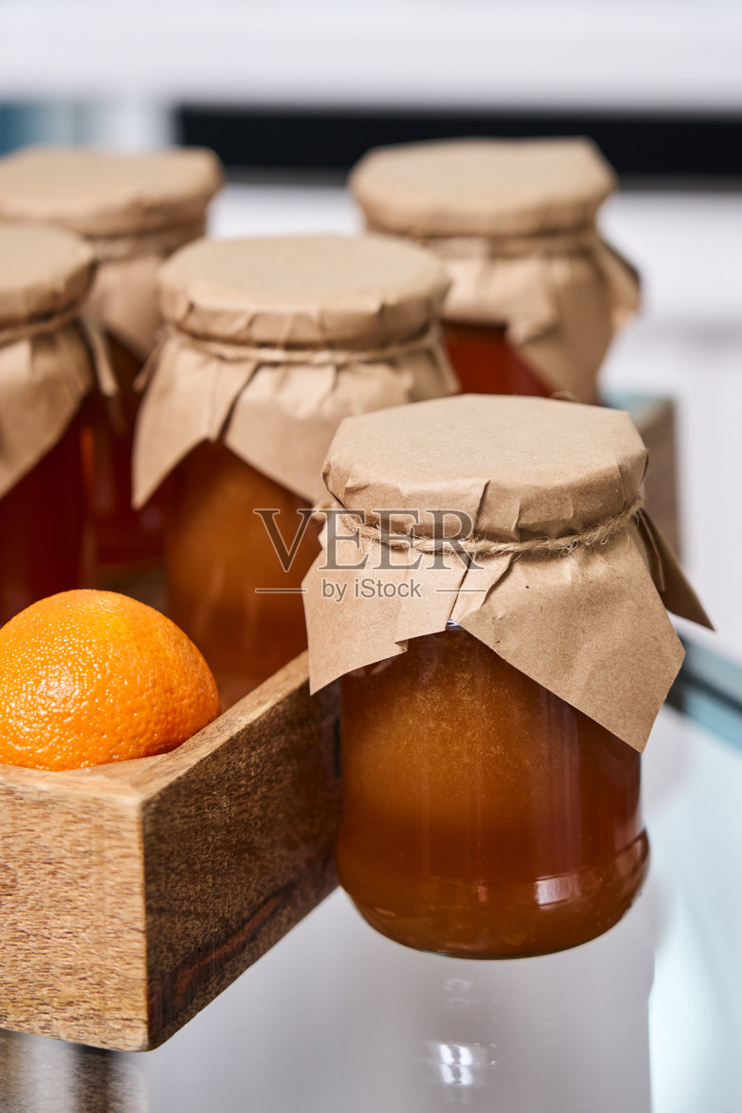 盐渍焦糖罐工艺包装特写照片摄影图片