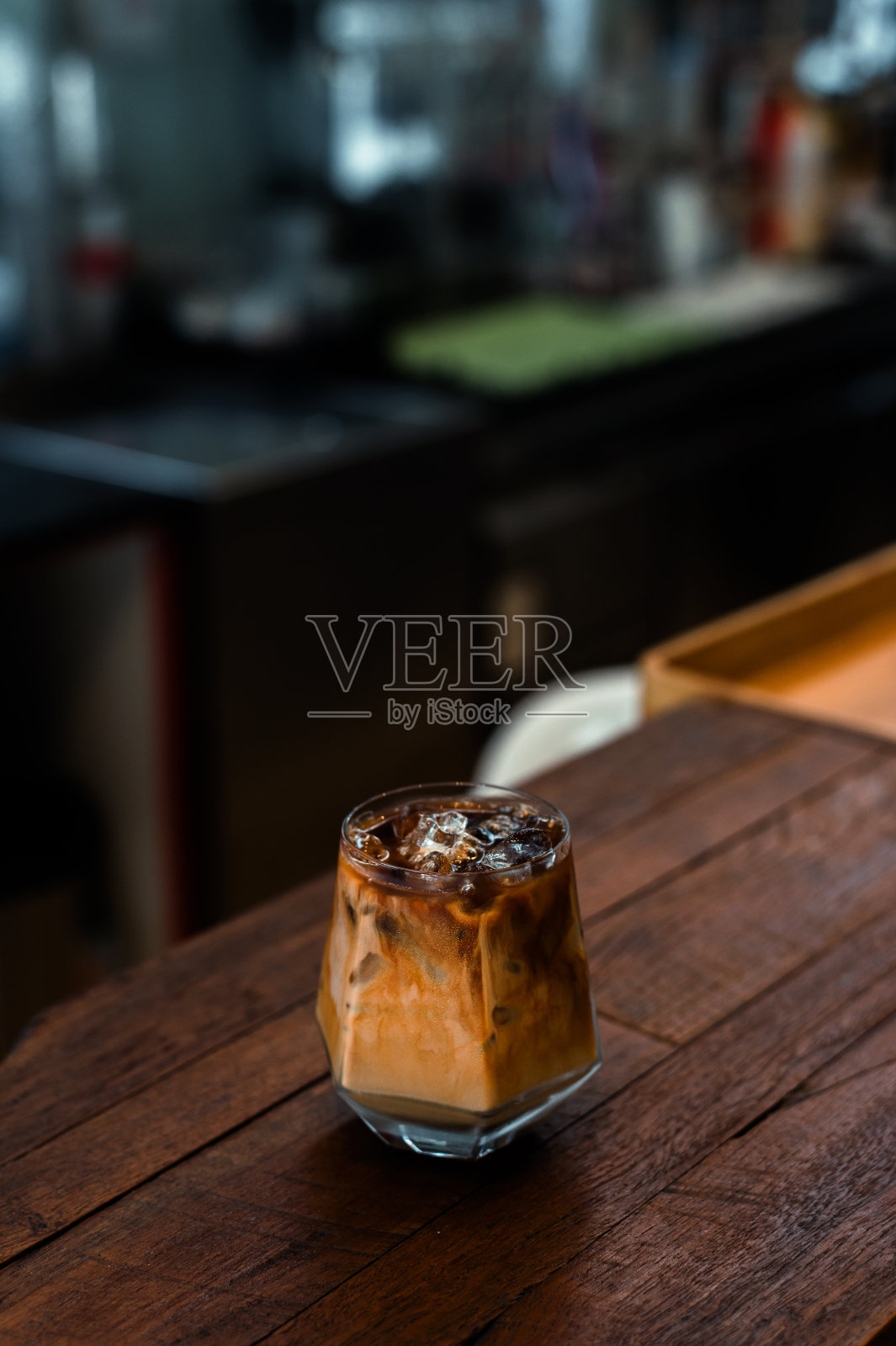 桌上有一杯咖啡照片摄影图片