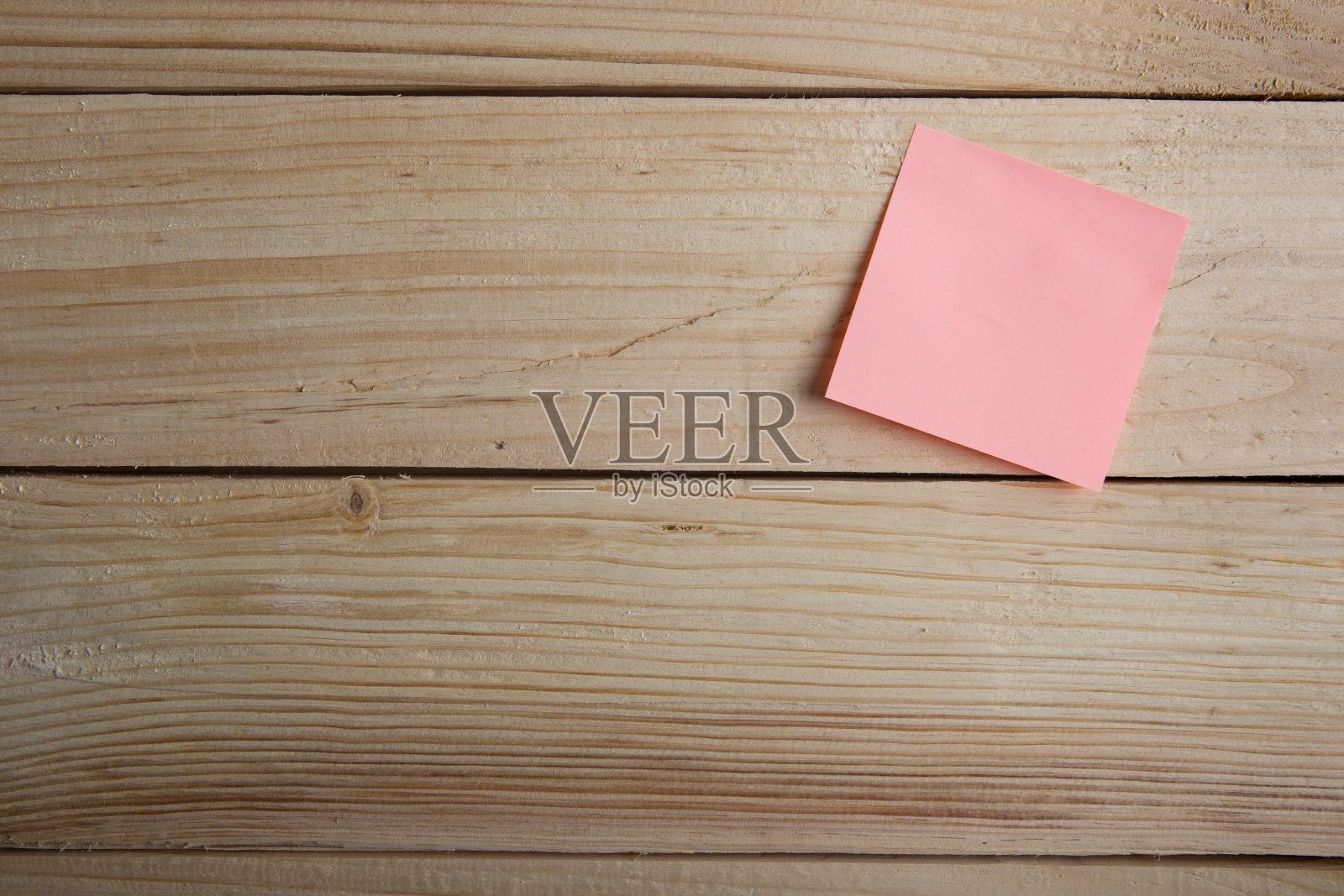 木板和笔记贴纸照片摄影图片