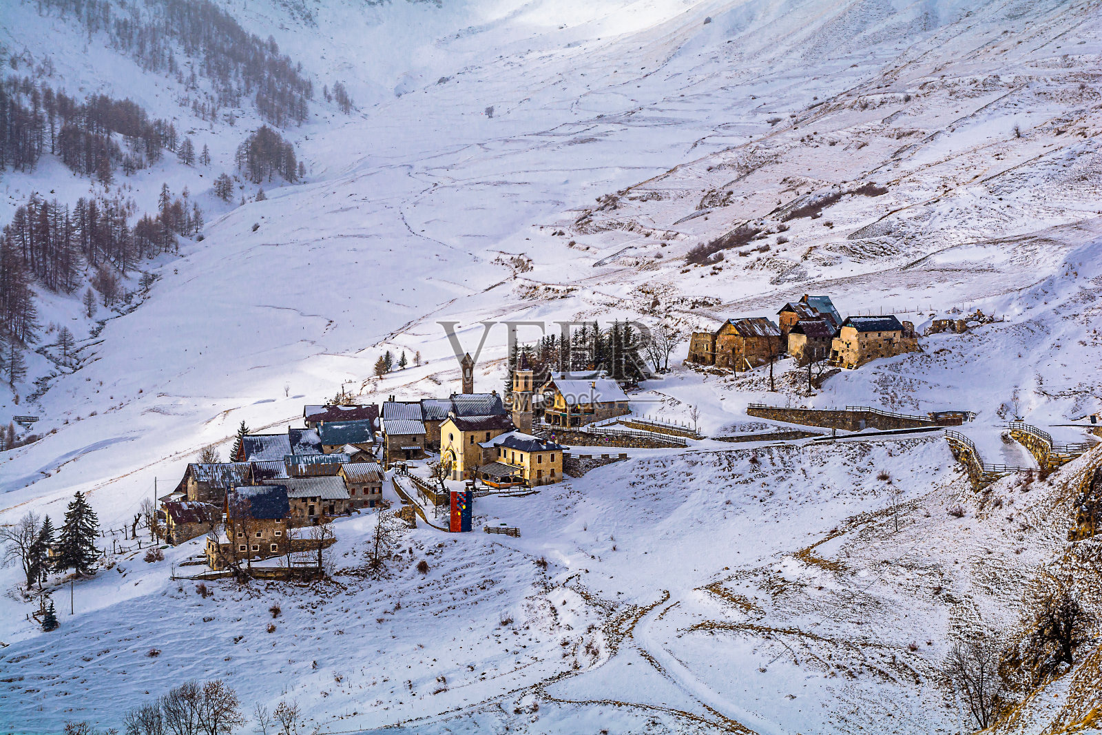 费雷雷小村庄,在冬天只能步行到达。斯图拉山谷-丘内奥省-皮埃蒙特照片摄影图片